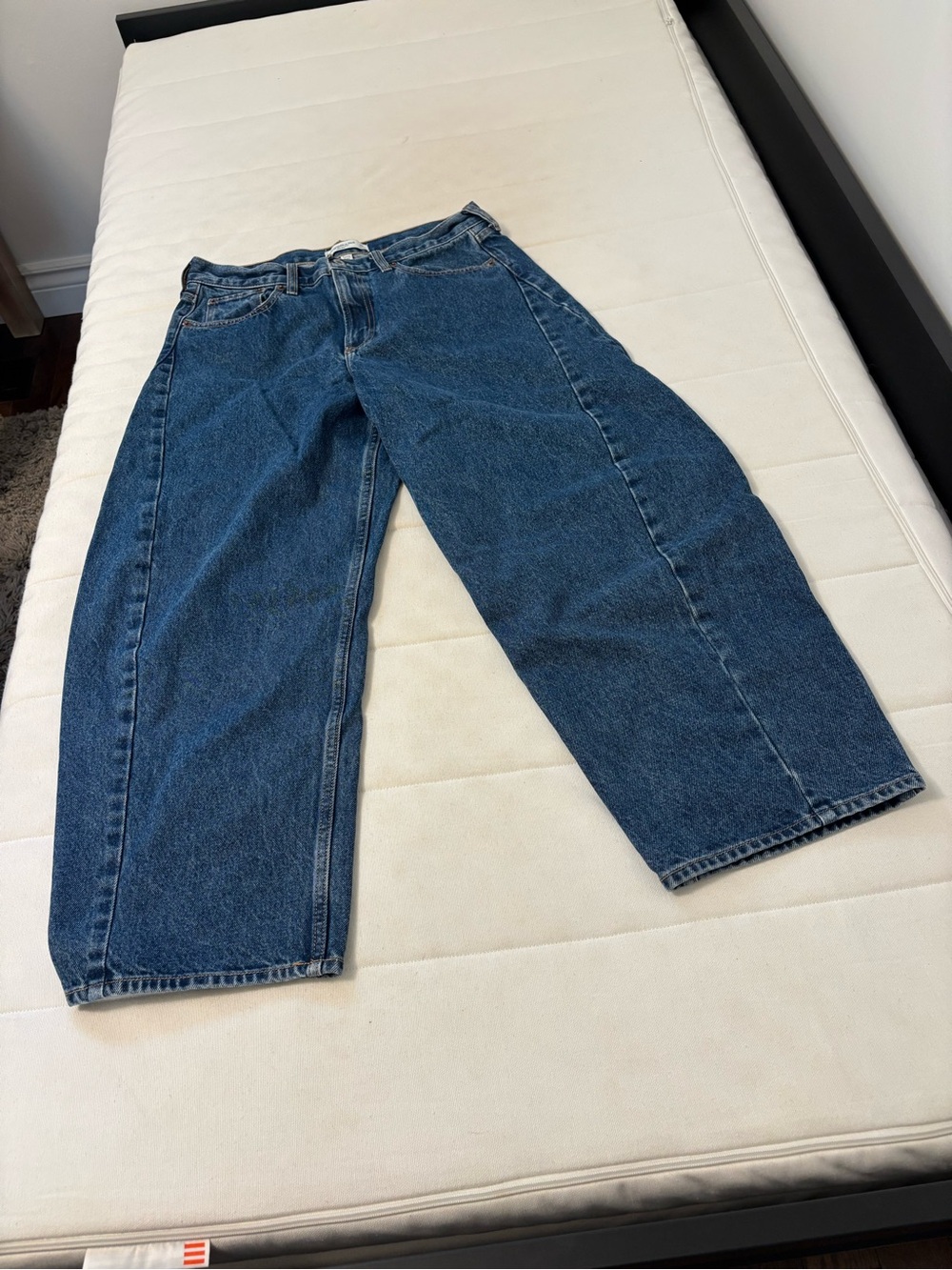 NWOT Abercrombie & Fitch BARREL JEAN MID BLUE